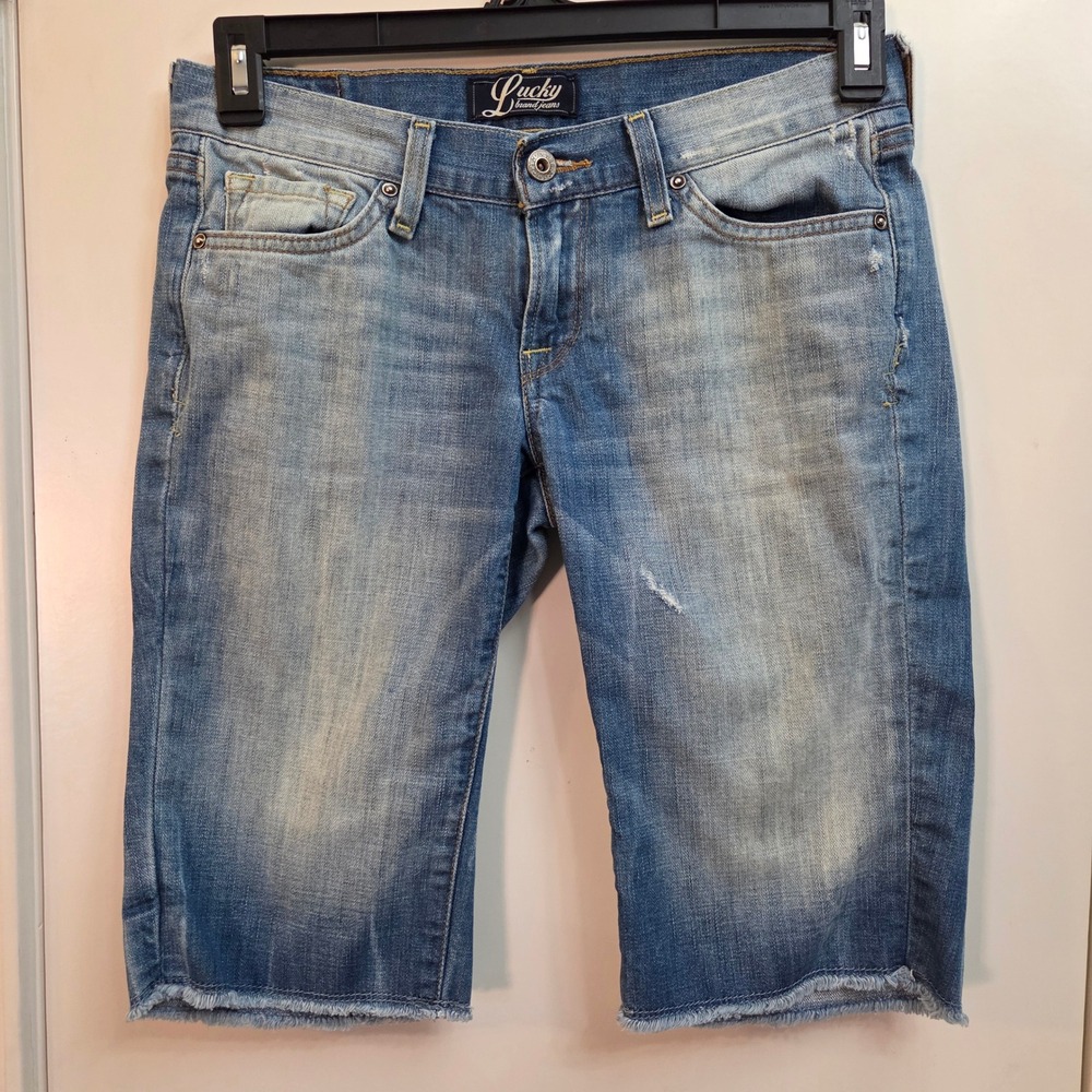 Lucky Brand Zoe Bermuda Denim Shorts Medium Wash Distressed Frayed Hem Size 4 27